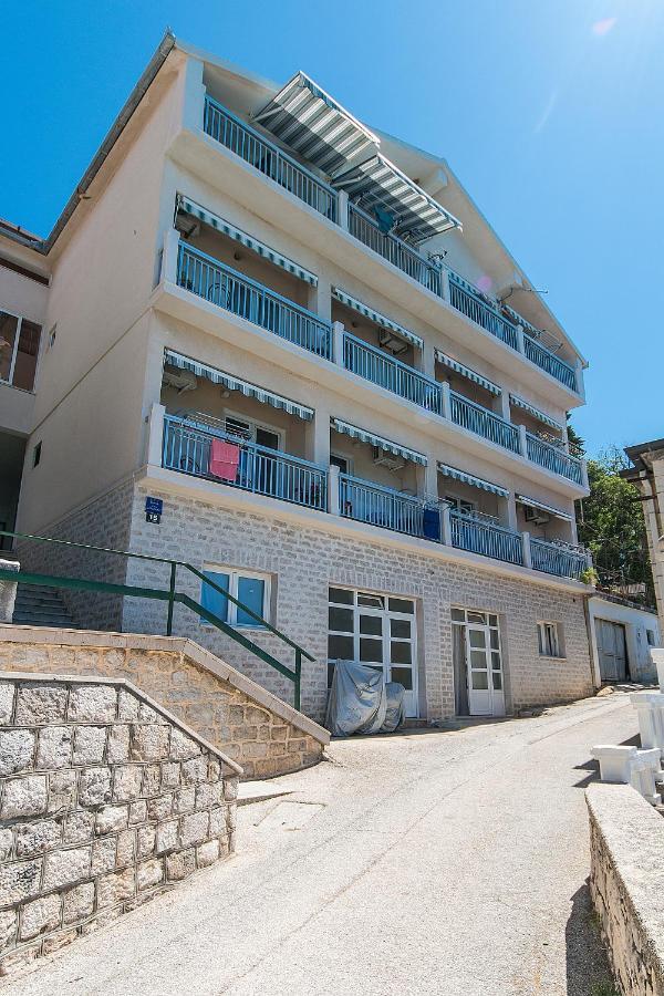 Apartments By The Sea Brist, Makarska - 15714 Подаца Екстер'єр фото