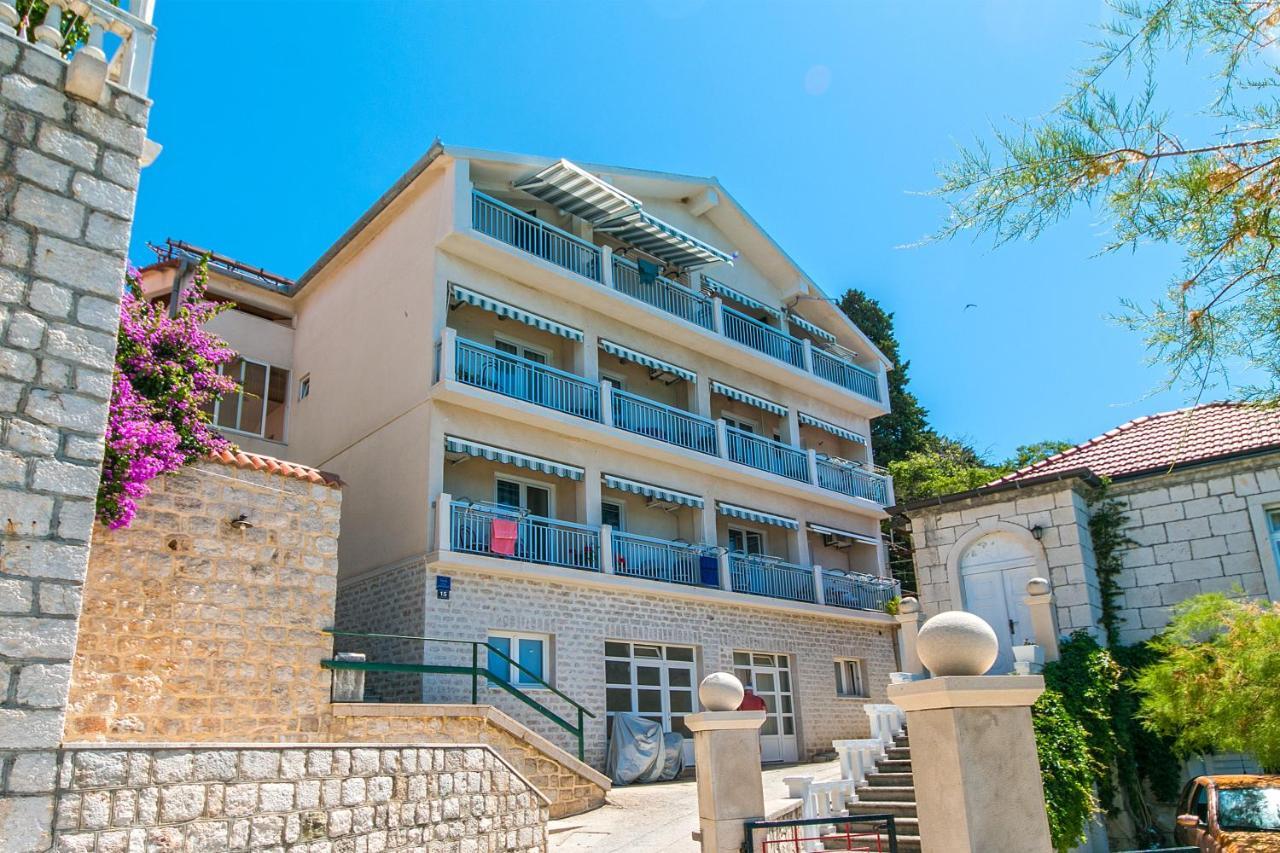 Apartments By The Sea Brist, Makarska - 15714 Подаца Екстер'єр фото